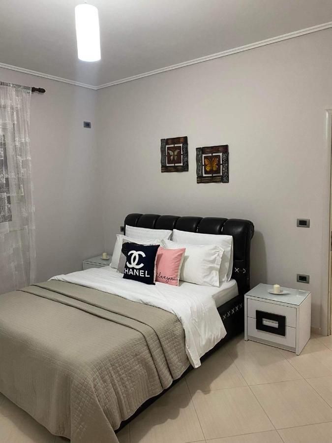 Orfeas Central Apartment Fier Dış mekan fotoğraf